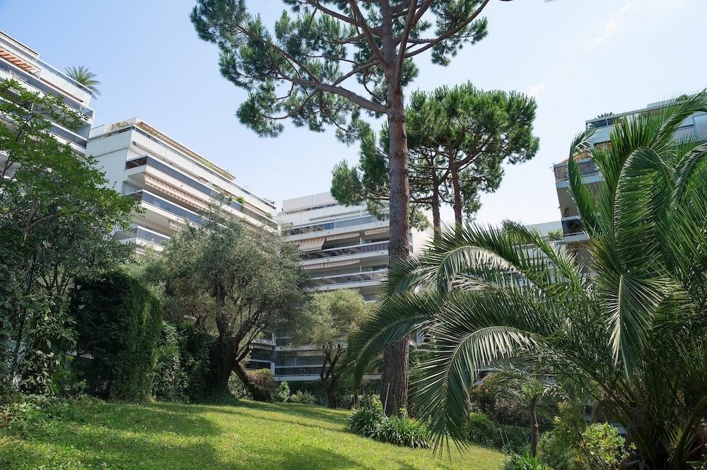 Residence Pierre & Vacances La Rostagne Juan-les-Pins Exterior foto